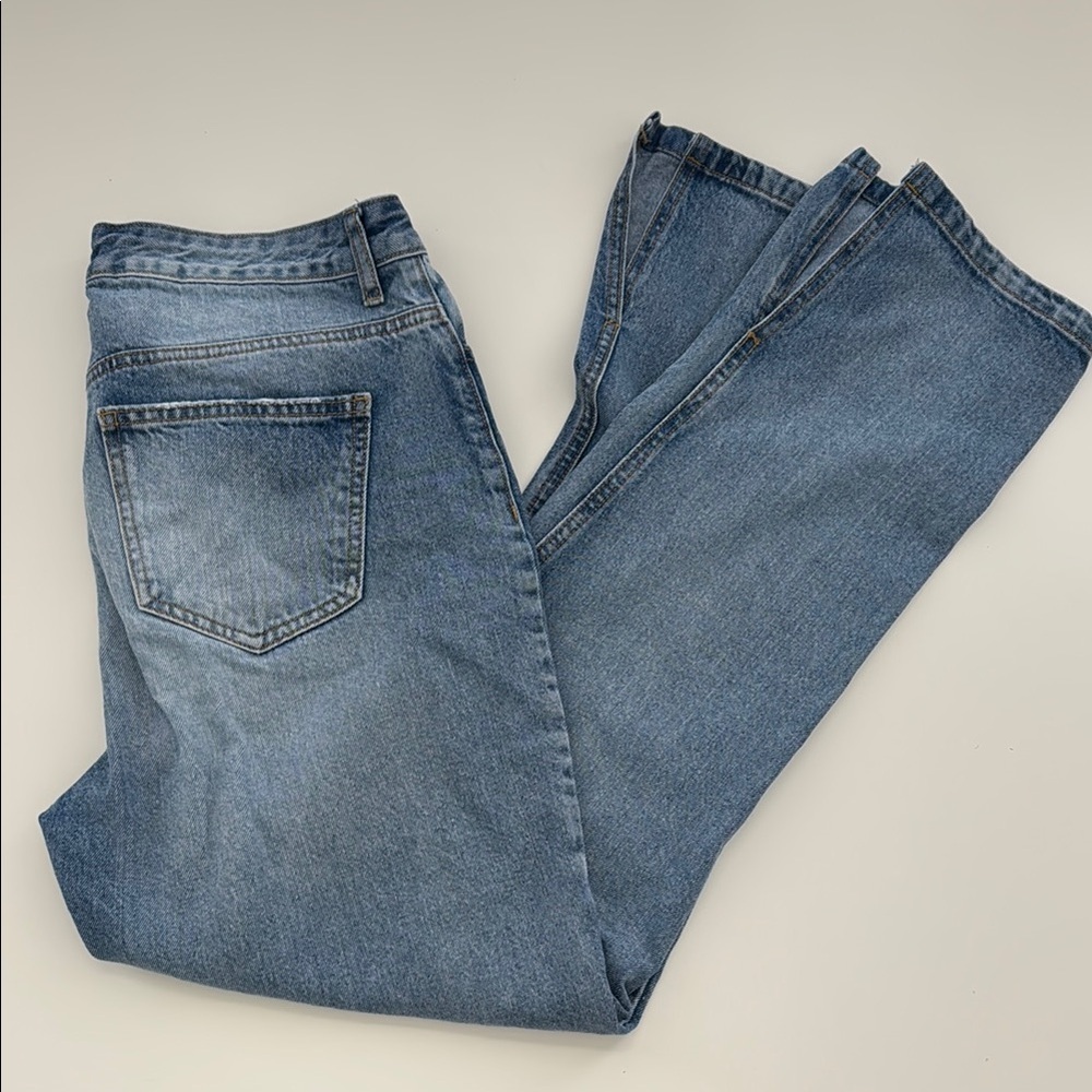 Women’s High Rise Light Wash Straight Leg Jeans – Size 8